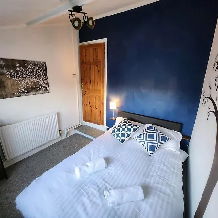 I'm A 3 Bed & A Great Location-walk To Everything * بريستول