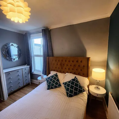 I'm A 3 Bed & A Great Location-walk To Everything Semesterbostad