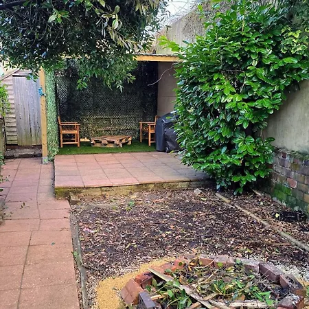 I'm A 3 Bed & A Great Location-walk To Everything